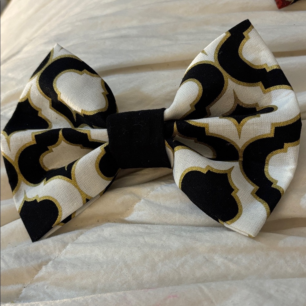 Black and White Patterned Bow Tie for dogs there collar goes threw it